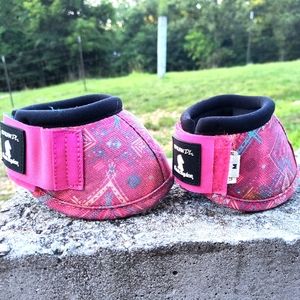 Classic equine no turn DL medium bell boots